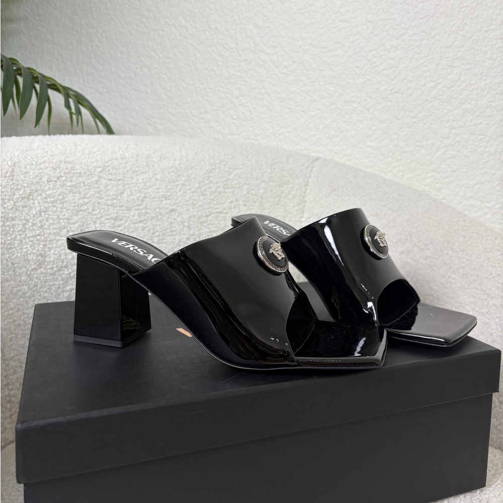 ❌Sold Versace Medusa Black Patent Leather Mules Size 38 - Picture 3 of 5